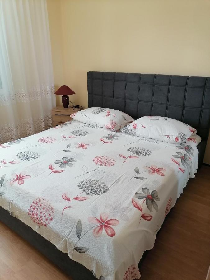 Apartmani Andelo I Ruzica Mundanije Exterior photo