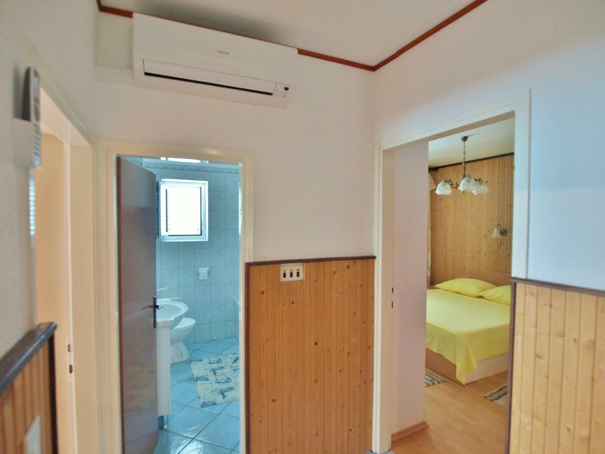 Apartmani Andelo I Ruzica Mundanije Exterior photo
